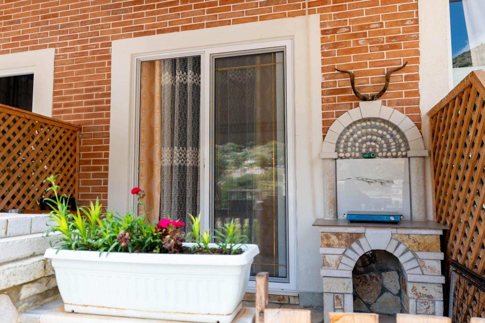 Vila Basho Sarandë Exterior foto